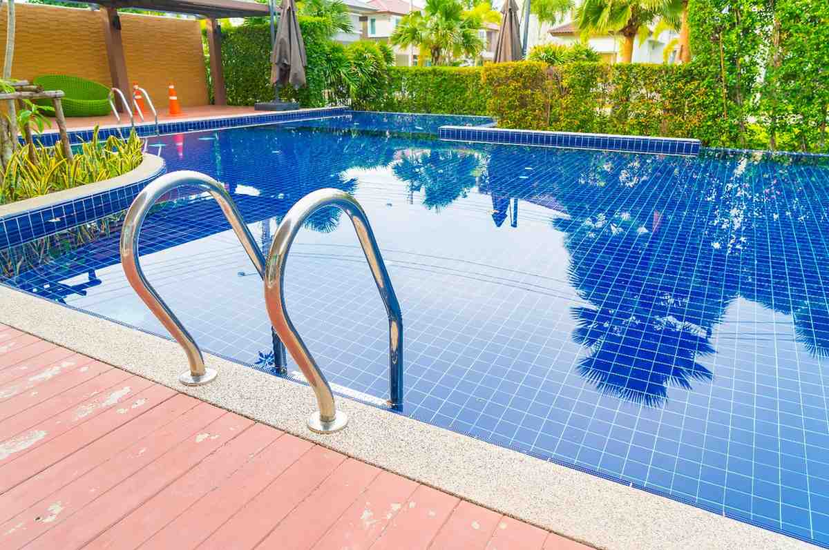 Things to Keep in Mind Before Building a Swimming Pool in Your Backyard